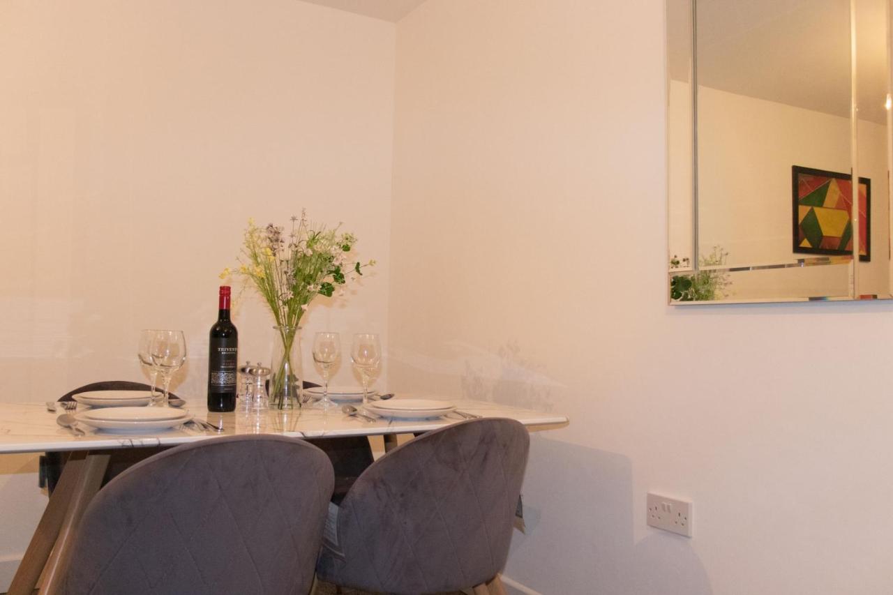 Livestay-Modern Apartment Minutes Away From Heathrow Slough Exterior foto
